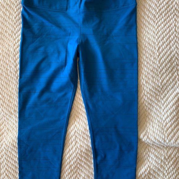 Fabletics Crops - Picture 2 of 4